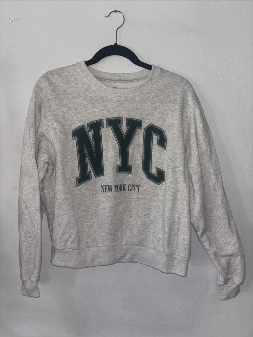 Hollister NYC graphic crewneck size XS